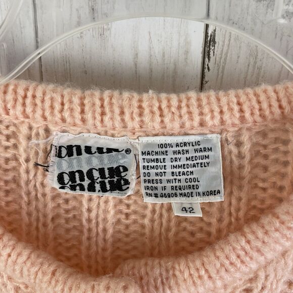 Vintage Sweater On Cue Sz 42 Large Peach Acrylic Cable Knit Faux Pearl Button - Picture 2 of 9